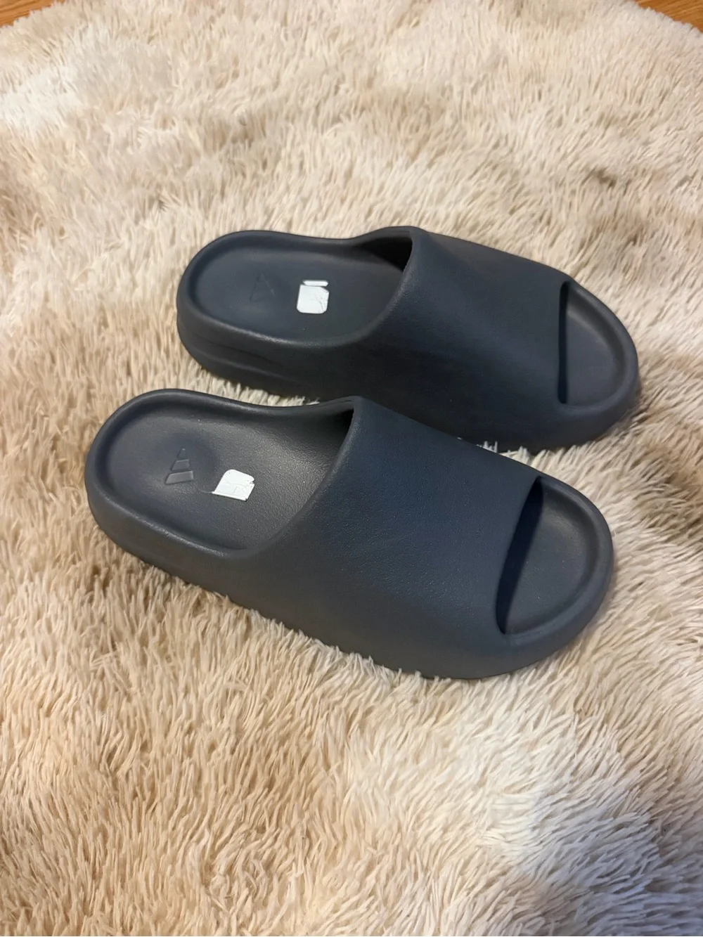 Yeezy Men's slides onyx